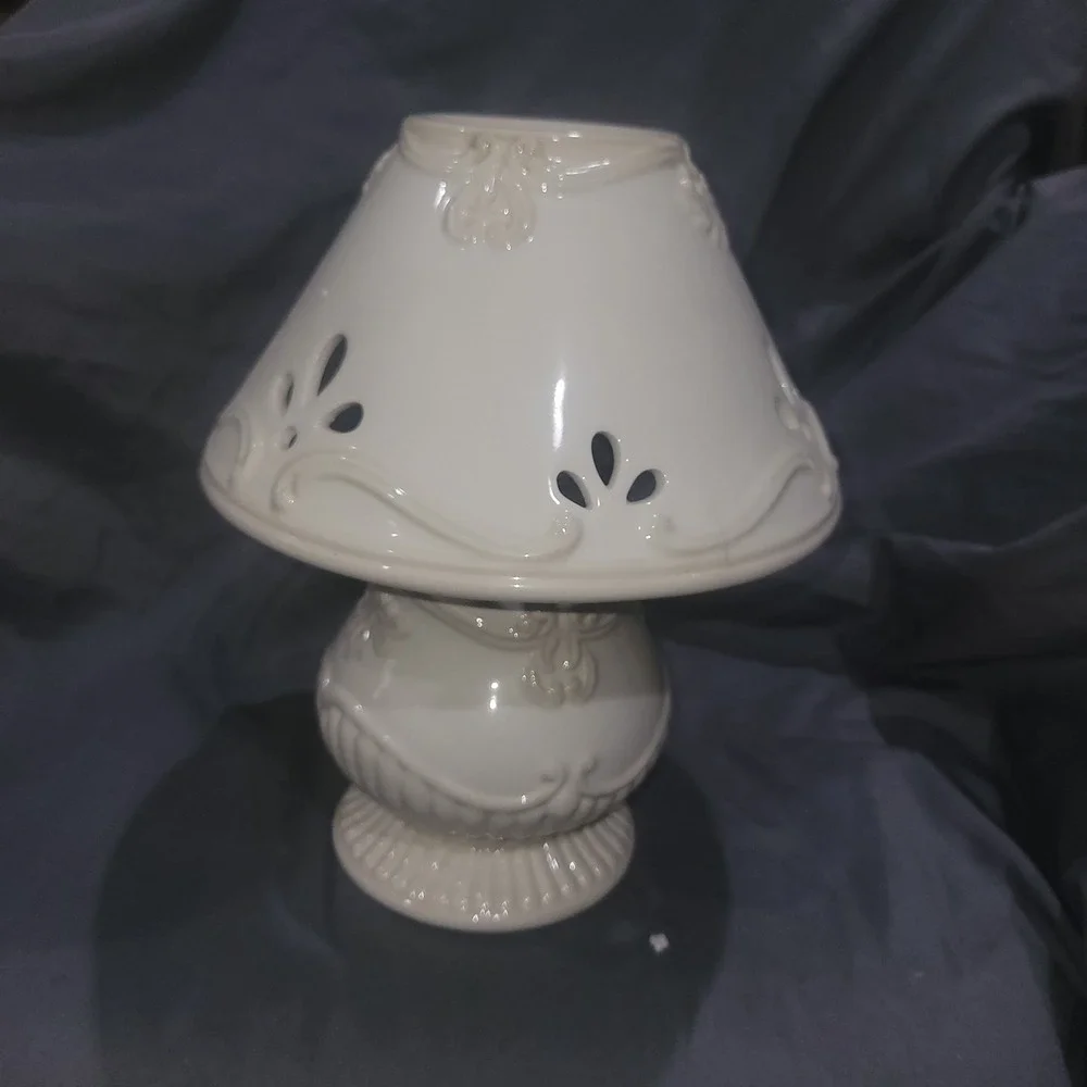Lenox White Filigree Butler's Pantry Candle Lamp & Shade With Original Box